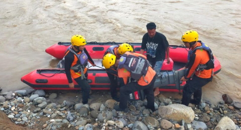 Subuh Berubah Duka, Kakek Bawi Hilang Ditelan Arus Sungai Batang Asai